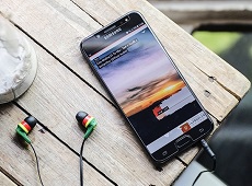 Galaxy J7+ có sạc nhanh không? Pin có đủ dùng không?