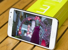 Samsung Galaxy E5: Thiết kế đẹp mắt đi kèm mức giá hợp lý