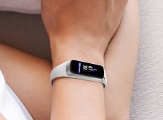 Đánh giá nhanh Galaxy Fit: Sạc siêu nhanh, “bảo kê” sức khỏe người dùng