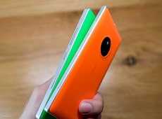 So sánh Lumia 830 và Lumia 930: Ranh giới mong manh