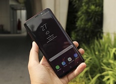 Giá bán Galaxy S9 Plus màu đỏ Burgundy Red là 19.990.000đ tại thị trường Việt Nam