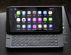 Hé lộ hình ảnh Nokia N950 với bàn phím QWERTY trước khi bị khai tử