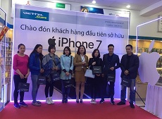Hình ảnh sự kiện Viettel Store giao cặp đôi siêu phẩm iPhone 7/7 Plus chính hãng cho những khách hàng đầu tiên