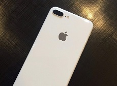Rò rỉ video iPhone 7 màu trắng bóng Jet White