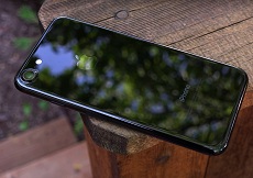 [TIN VUI] iPhone 7 Plus Jet Black 32GB vừa chính thức gia nhập “địa gia đình” Apple