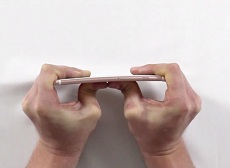 Cùng xem video bẻ cong iPhone 6s Plus màu hồng