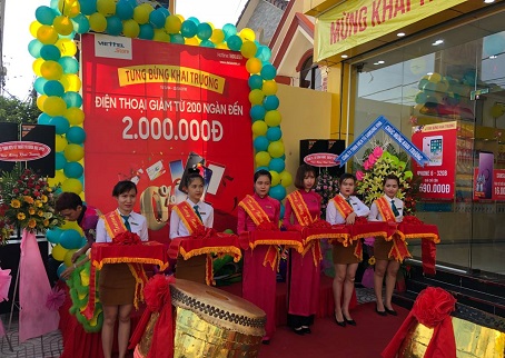 Tưng bừng khai trương, smartphone giảm giá kịch sàn tại Viettel Store Giá Rai