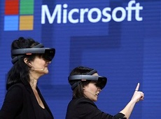 Microsoft tuyên chiến với Facebook bằng kính thực tế ảo?