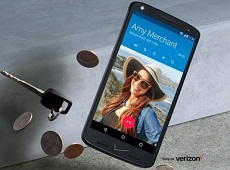 Motorola chính thức ra mắt smartphone màn hình chống va đập