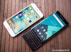 Smartphone chạy Android BlackBerry Priv “đọ dáng” với 6s Plus ai hút hơn?