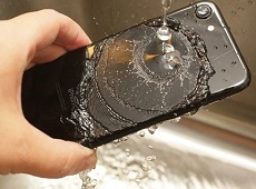 Hoạt động chống nước trên smartphone sẽ không như ta tưởng