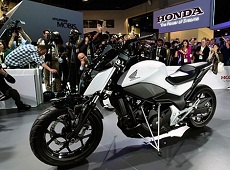 Xe máy tự cân bằng của Honda – Chiếc xe của tương lai